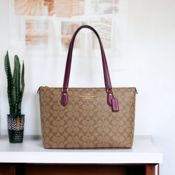 COACH Nwt Gallery Signature Canvas Tote with Coach shopping Bag & Box - Picture 3 of 11